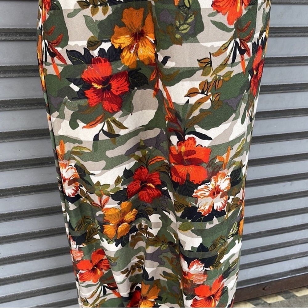 Love Floral Cami Maxi Dress in Olive, Red and Orange Size M - Picture 4 of 9